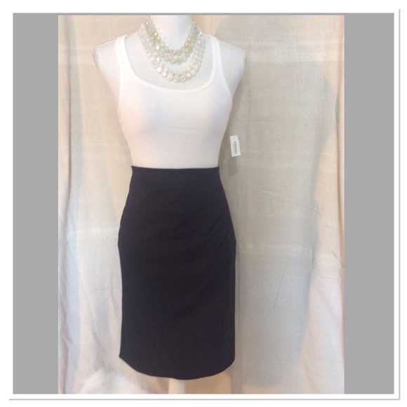 New York & Company Dresses & Skirts - 🌺3/$20🌺NY&C Black Ruched side Pencil Skirt